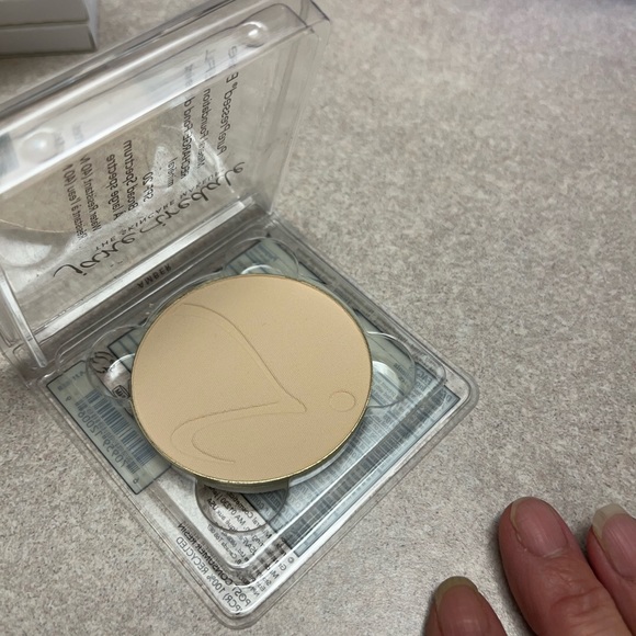 Jane Iredale Pure Pressed Base - Picture 4 of 4